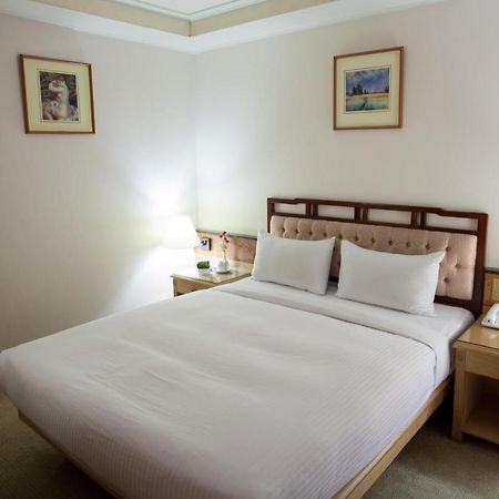 Hara Zuru Hotel Taoyuan Exteriör bild