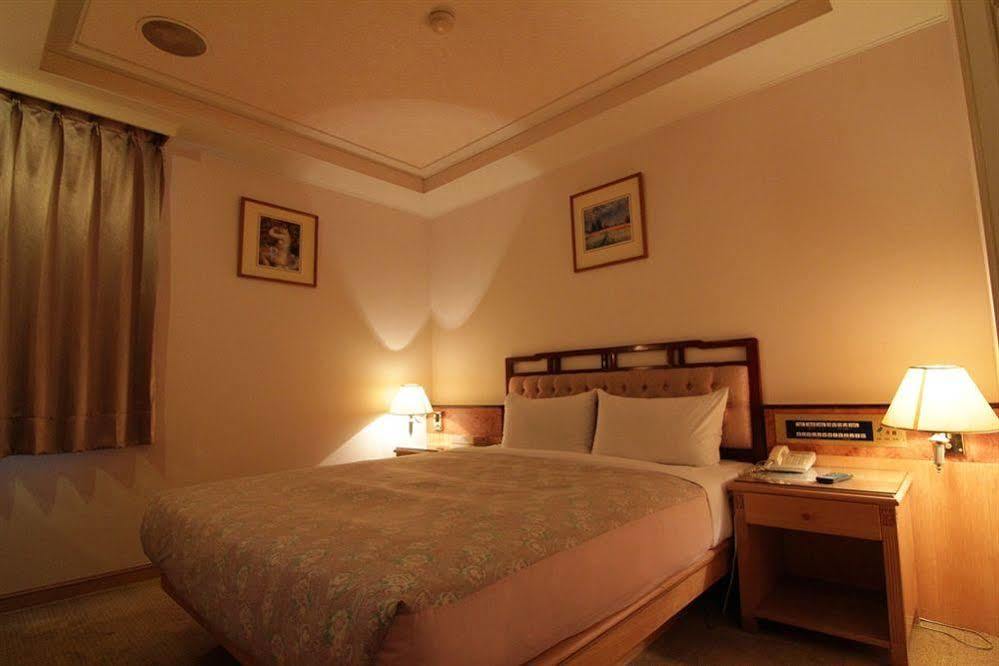 Hara Zuru Hotel Taoyuan Exteriör bild