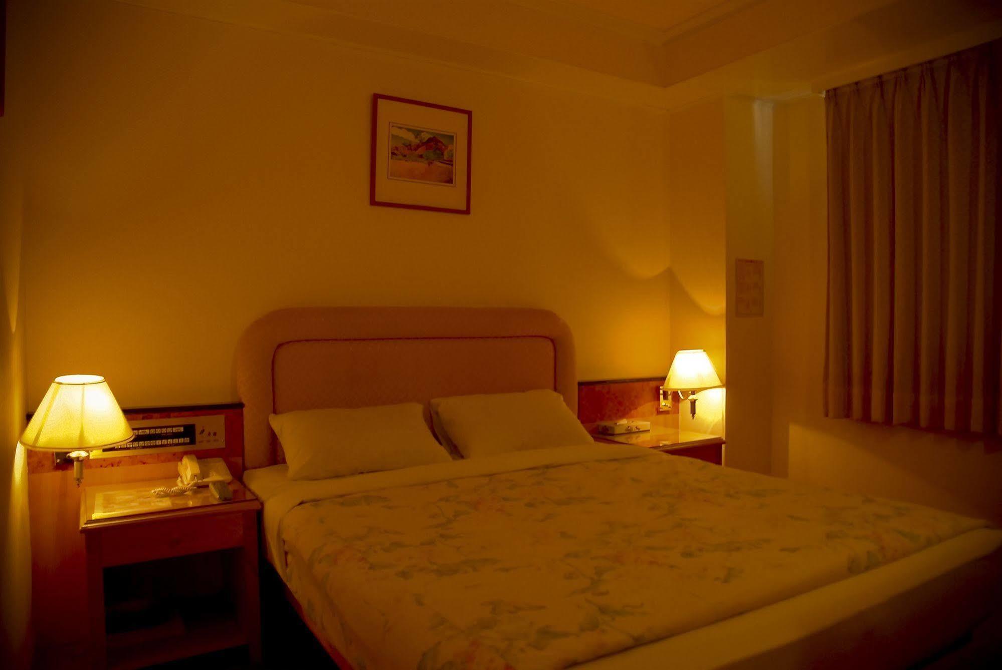Hara Zuru Hotel Taoyuan Exteriör bild