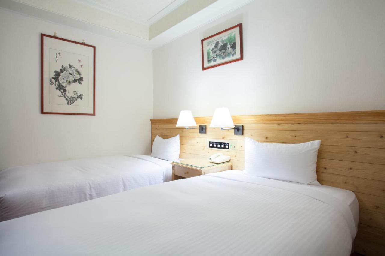 Hara Zuru Hotel Taoyuan Exteriör bild