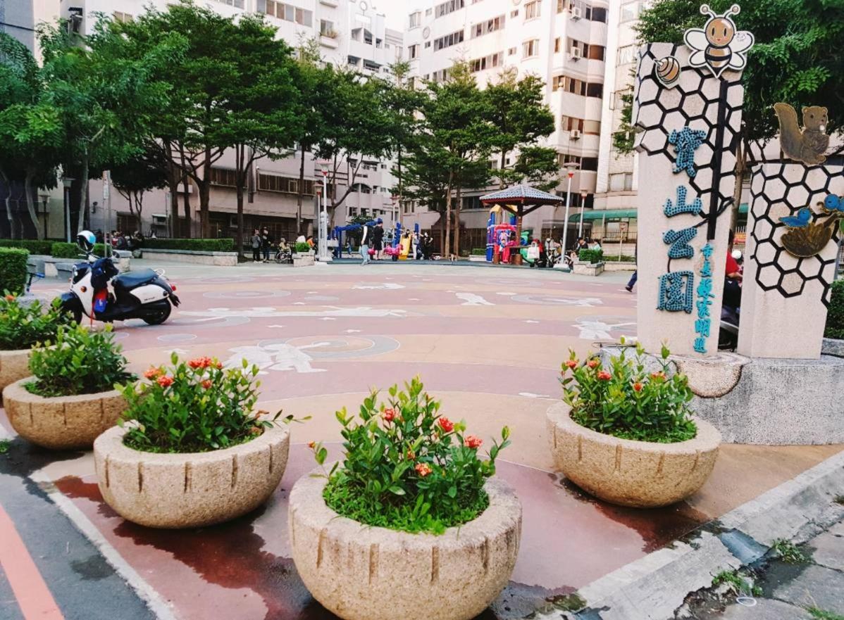 Hara Zuru Hotel Taoyuan Exteriör bild